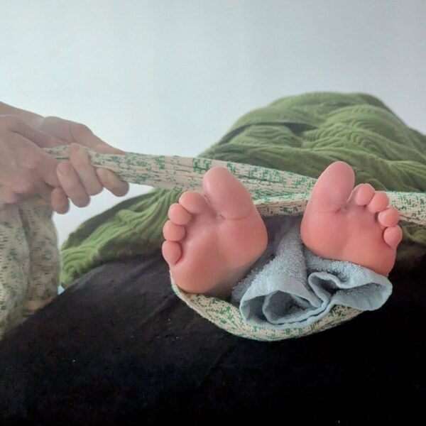 Soin Rebozo réalisé par une doula pour accompagner la femme enceinte et soutenir son bien-être.
