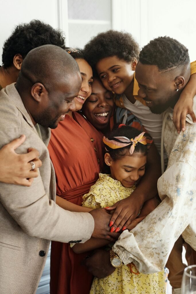 Atelier café des parents animé par Mélissa, doula et accompagnante parentale, montrant un groupe de parents échangeant et partageant leurs expériences dans un cadre convivial.